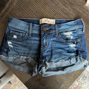 Hollister used short shorts low rise size 3